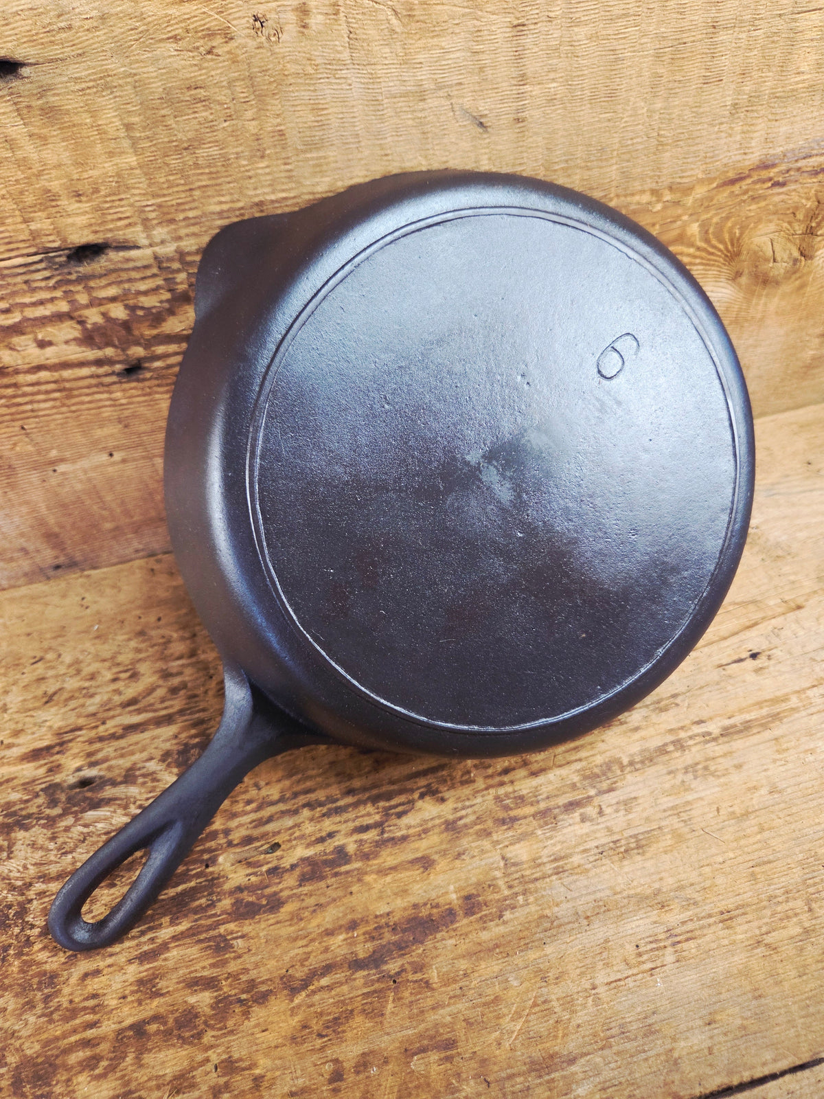 Gorgeous Early 1900’s Lodge #6 Skillet with Single Notch Heat Ring with ’I’ makers mark. Not an easy one to find.