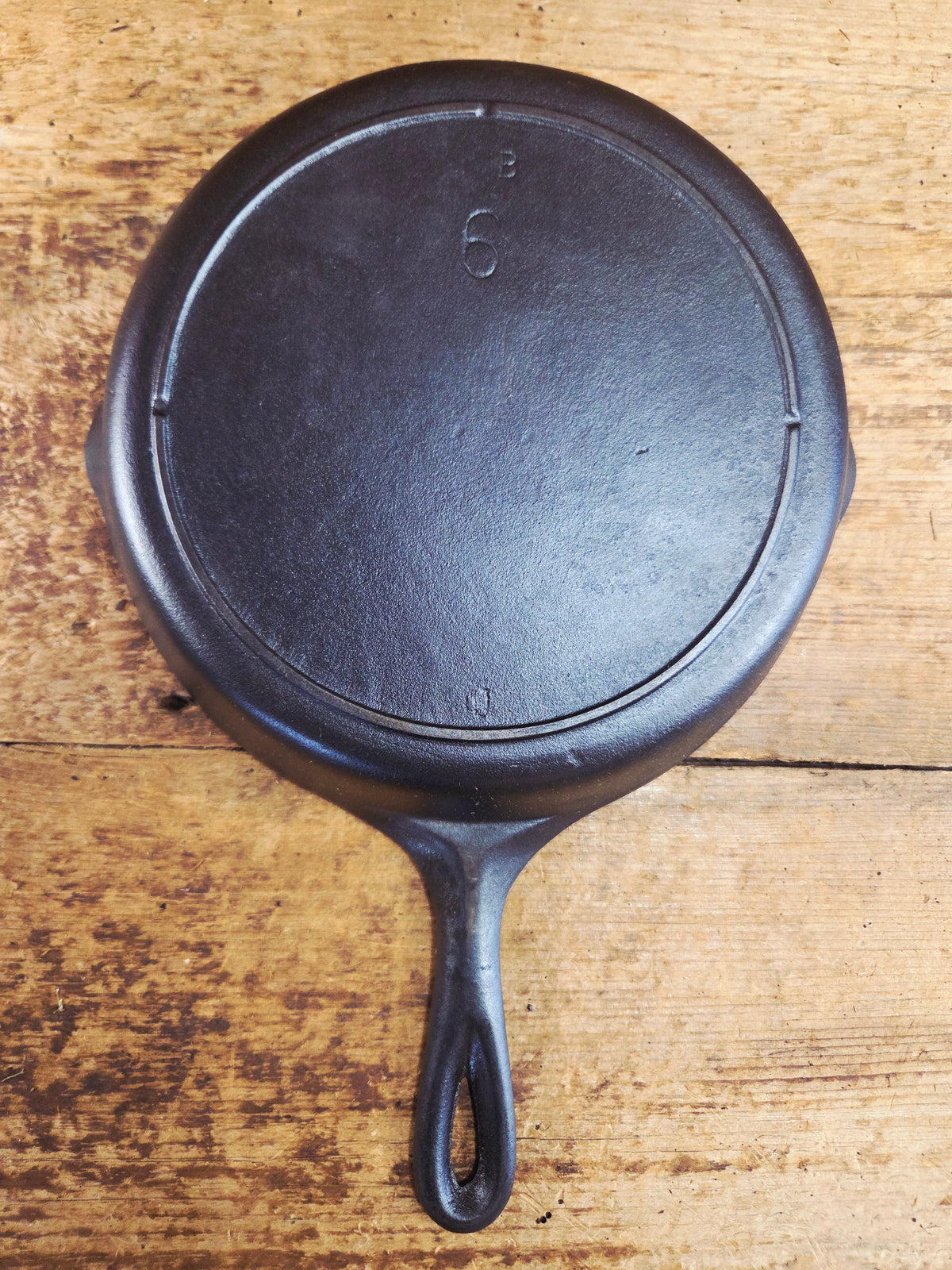 Gorgeous 1940’s Lodge #6 Skillet with 3-Notch Heat Ring. Perfect for the whole family perfect for sauté and sides