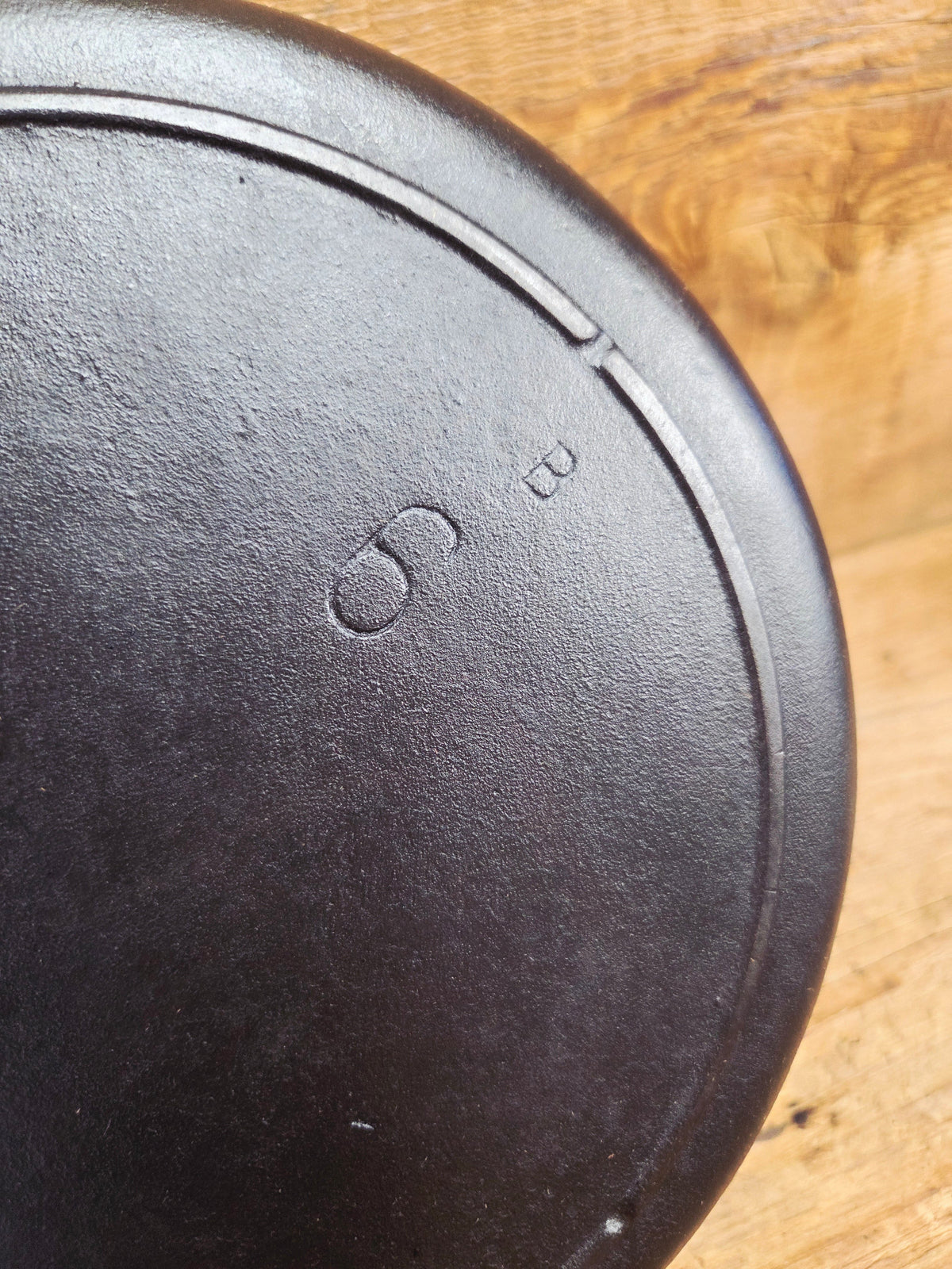 Gorgeous 1940’s Lodge #6 Skillet with 3-Notch Heat Ring. Perfect for the whole family perfect for sauté and sides