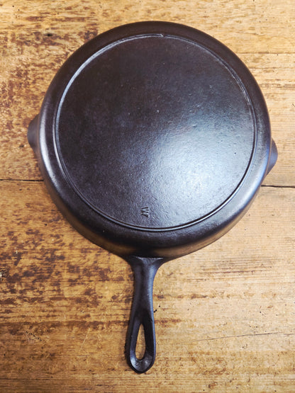 1910's very early Lodge #8 Cast Iron Skillet with Single Notch and Raised W at 6 O'clock position