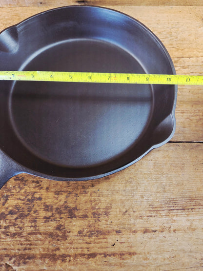 The Clara Bell Classic!  1940's Era Three notch Lodge #8 cast iron skillet.