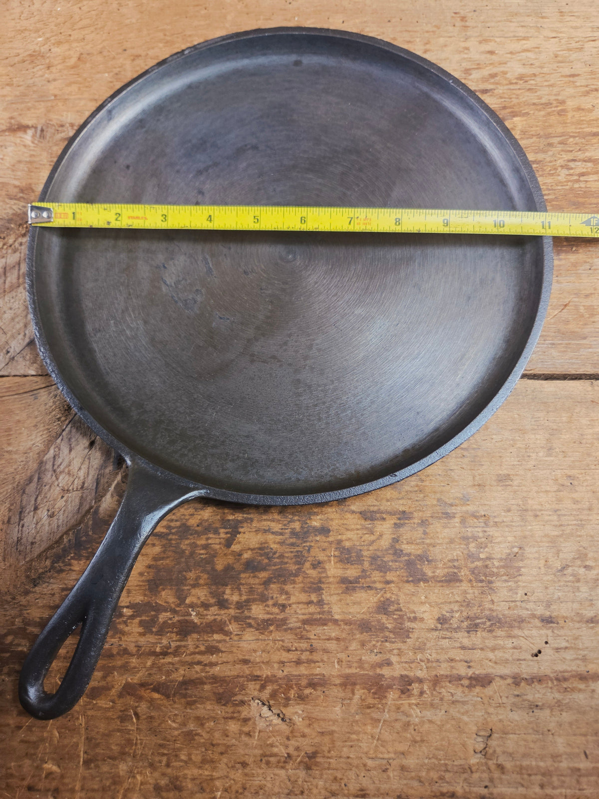 Late 1800’s Antique #9 Round Stove Eye Griddle with Gate mark and Raised 9 straight handle Griddle