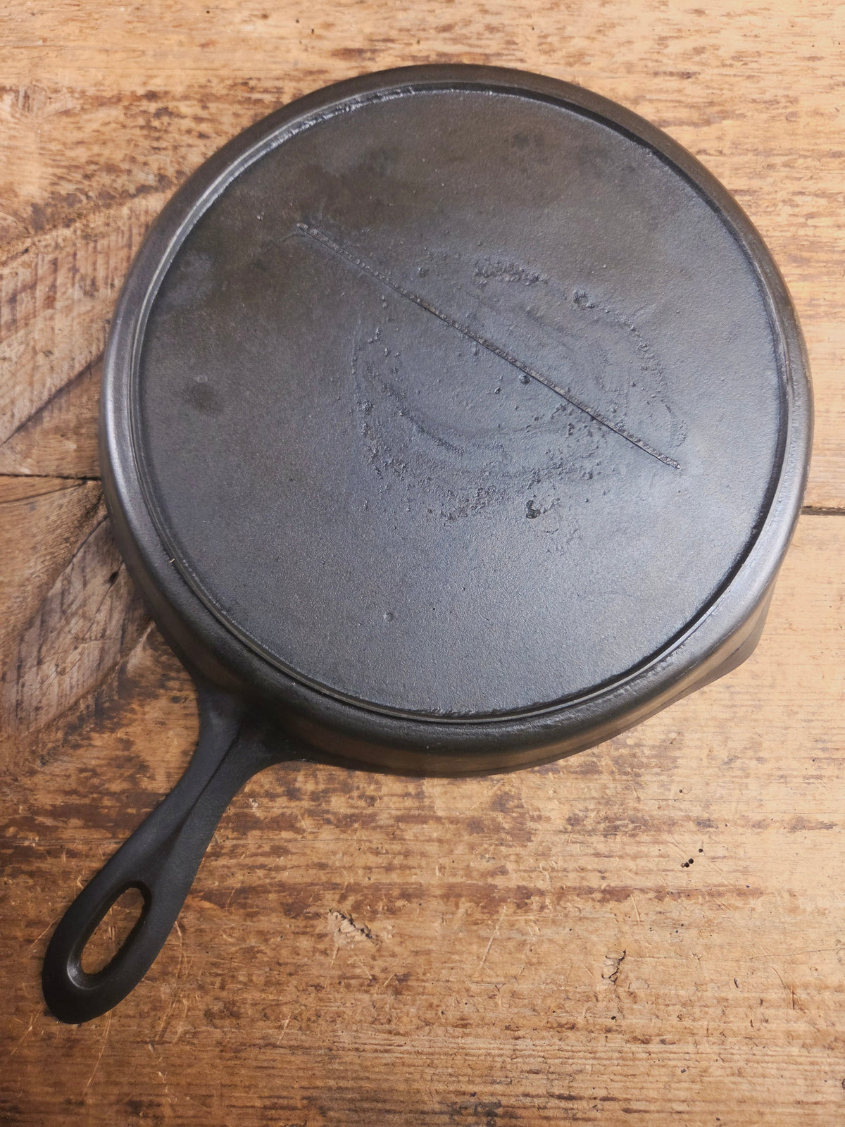 Antique elegant gate-marked unknown #9 skillet. Amazing condition Est 1880’s Era. Flat handle raised #9 Pattern Skillet