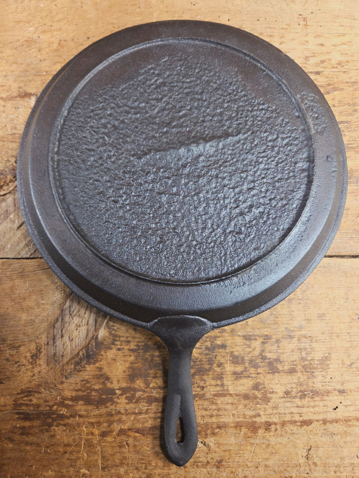 Late 1800’s Antique #9 Round Stove Eye Griddle with Gate mark and Raised 9 semi-fancy handle Griddle