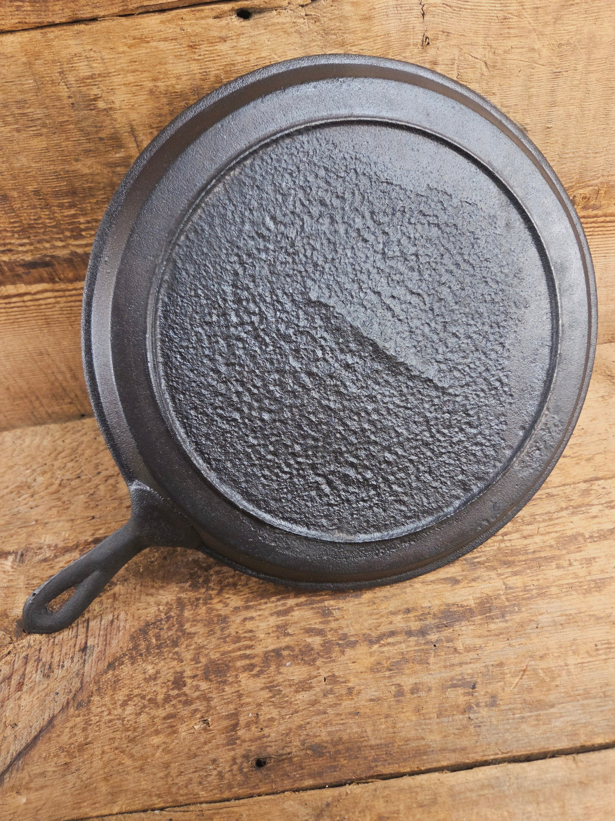 Late 1800’s Antique #9 Round Stove Eye Griddle with Gate mark and Raised 9 semi-fancy handle Griddle