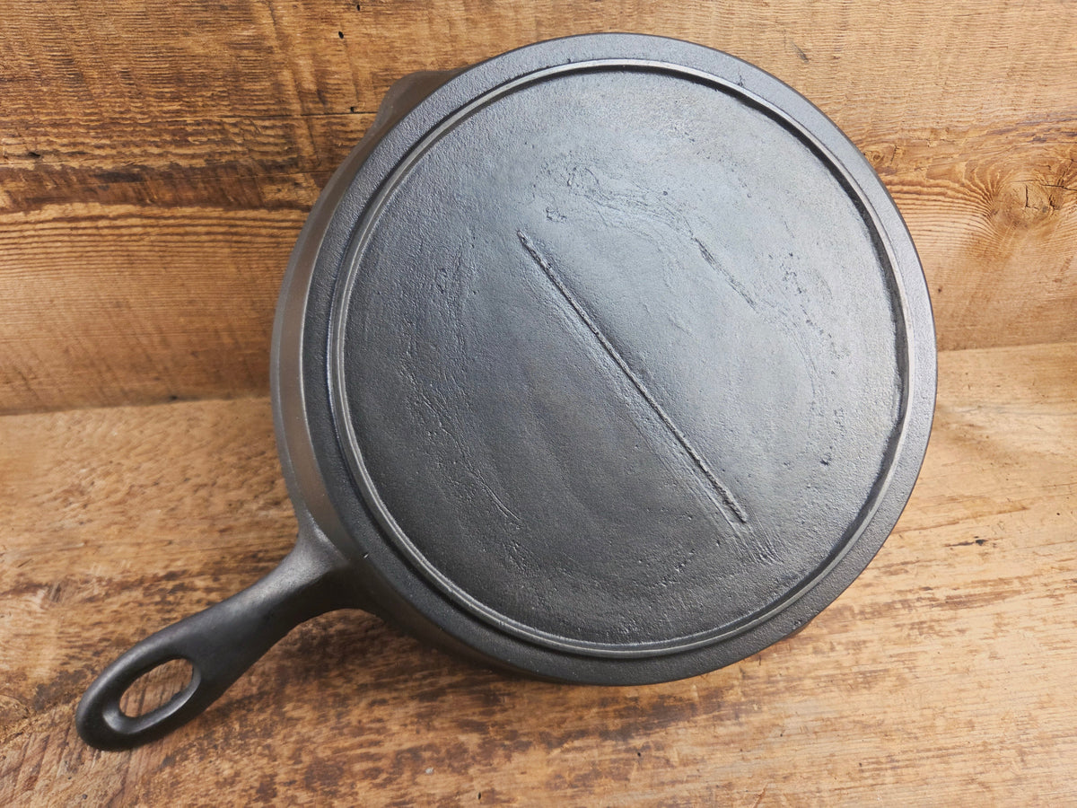 Antique elegant gate-marked unknown #9 skillet. Wonderfully preserved. Est 1880’s Era. Flat handle #7 Pattern Skillet