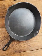 HTF and Gorgeous! Early 1900’s Wagner ’Arc Straight’ logo #10 Cast Iron Skillet. Big skillet for big appetites! Skillet