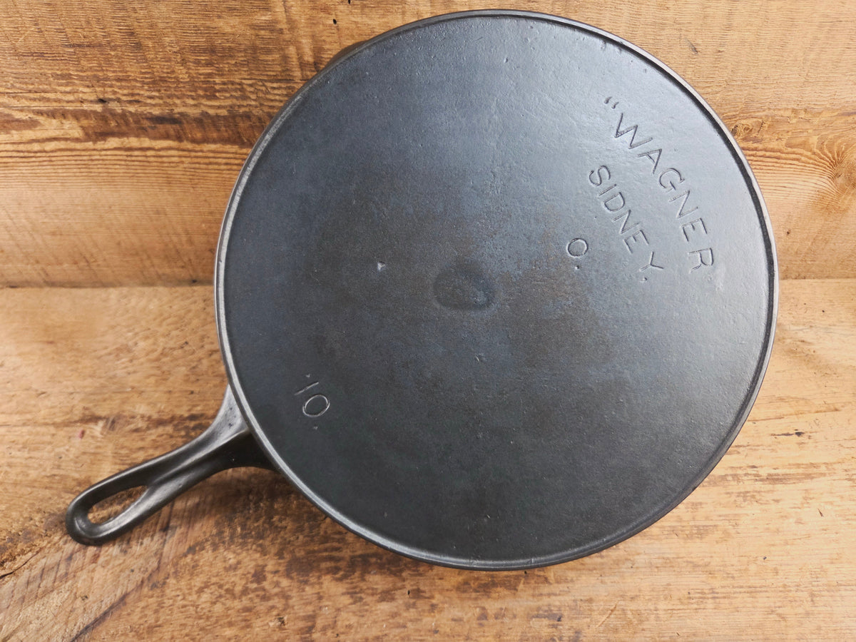 HTF and Gorgeous! Early 1900’s Wagner ’Arc Straight’ logo #10 Cast Iron Skillet. Big skillet for big appetites! Skillet