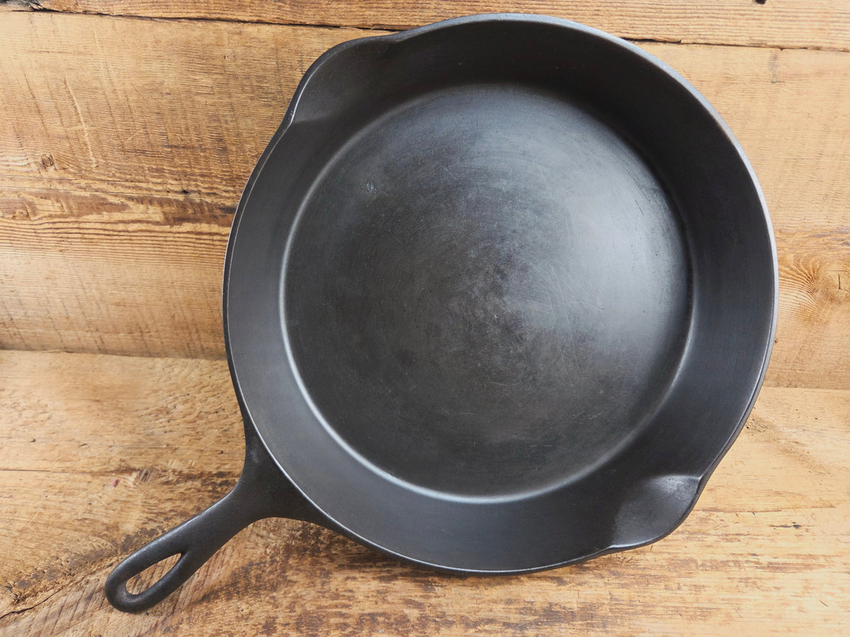 HTF and Gorgeous! Early 1900’s Wagner ’Arc Straight’ logo #11 Cast Iron Skillet Skillet