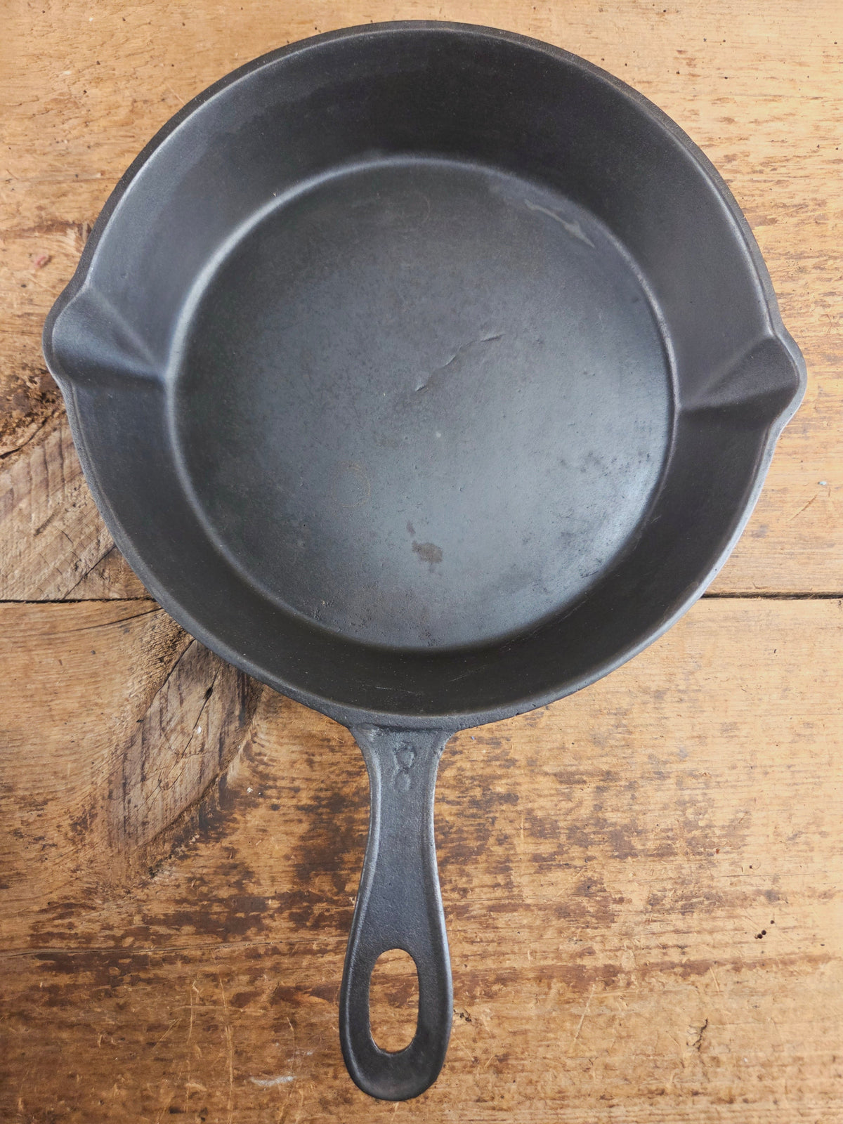 Antique elegant gate-marked unknown #8 skillet. Wonderfully preserved. Est 1880’s Era. Flat handle # Pattern Skillet