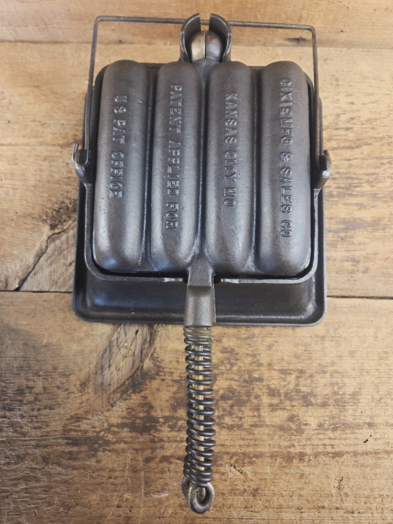 What a COOL novelty! Rare Dixie Mfg and Co. Dixie Dog cornbread waffle iron! Waffle Iron