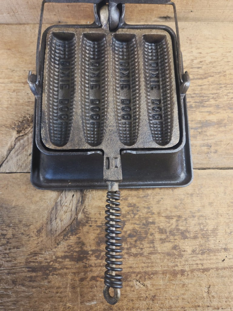 What a COOL novelty! Rare Dixie Mfg and Co. Dixie Dog cornbread waffle iron! Waffle Iron