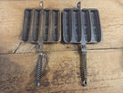 What a COOL novelty! Rare Dixie Mfg and Co. Dixie Dog cornbread waffle iron! Waffle Iron
