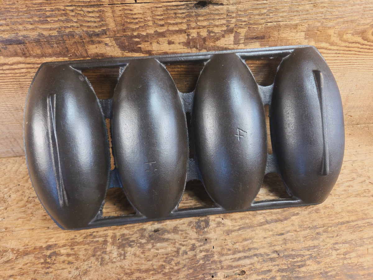 Tough one to find! Early 1900’s Wagner 4 Cup Vienna Pan #4 - H. Makes wonderful rolls & cornbread! Bakeware