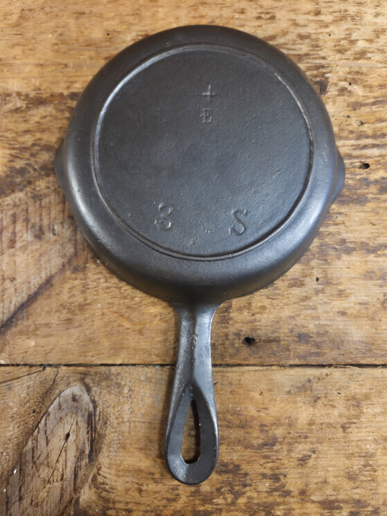 Amazing gift idea! Early Birmingham Stove & Range #3 ’S’ Series Egg Skillet Red Mountain Series. Restored and Ready to