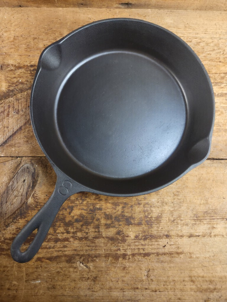 Unique! 1930’s era Martin Stove & Range Co. #8 ’Three Notch’ Cast Iron Skillet with Text Logo. Versatile and elegant