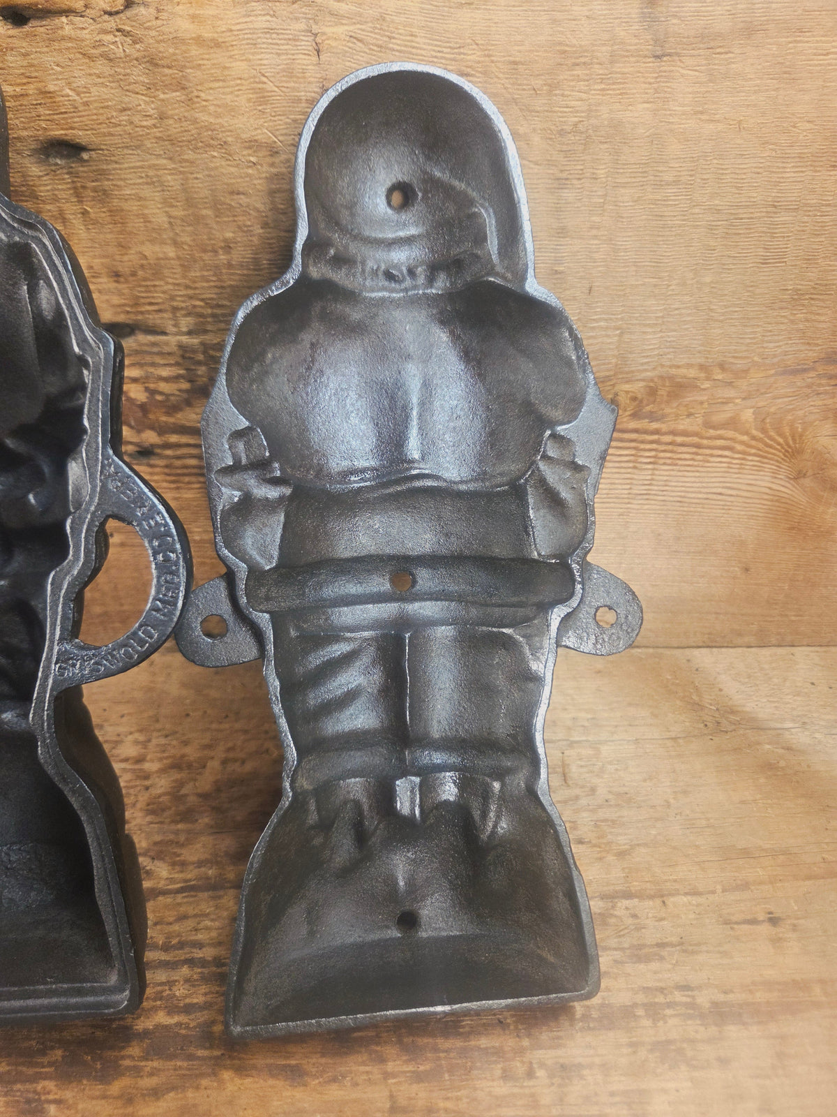 Ho Ho Hold the SHOW!! The Authentic #897/898 Griswold SANTA Cake Mold (Hello Kiddies!). Many copies are out there see