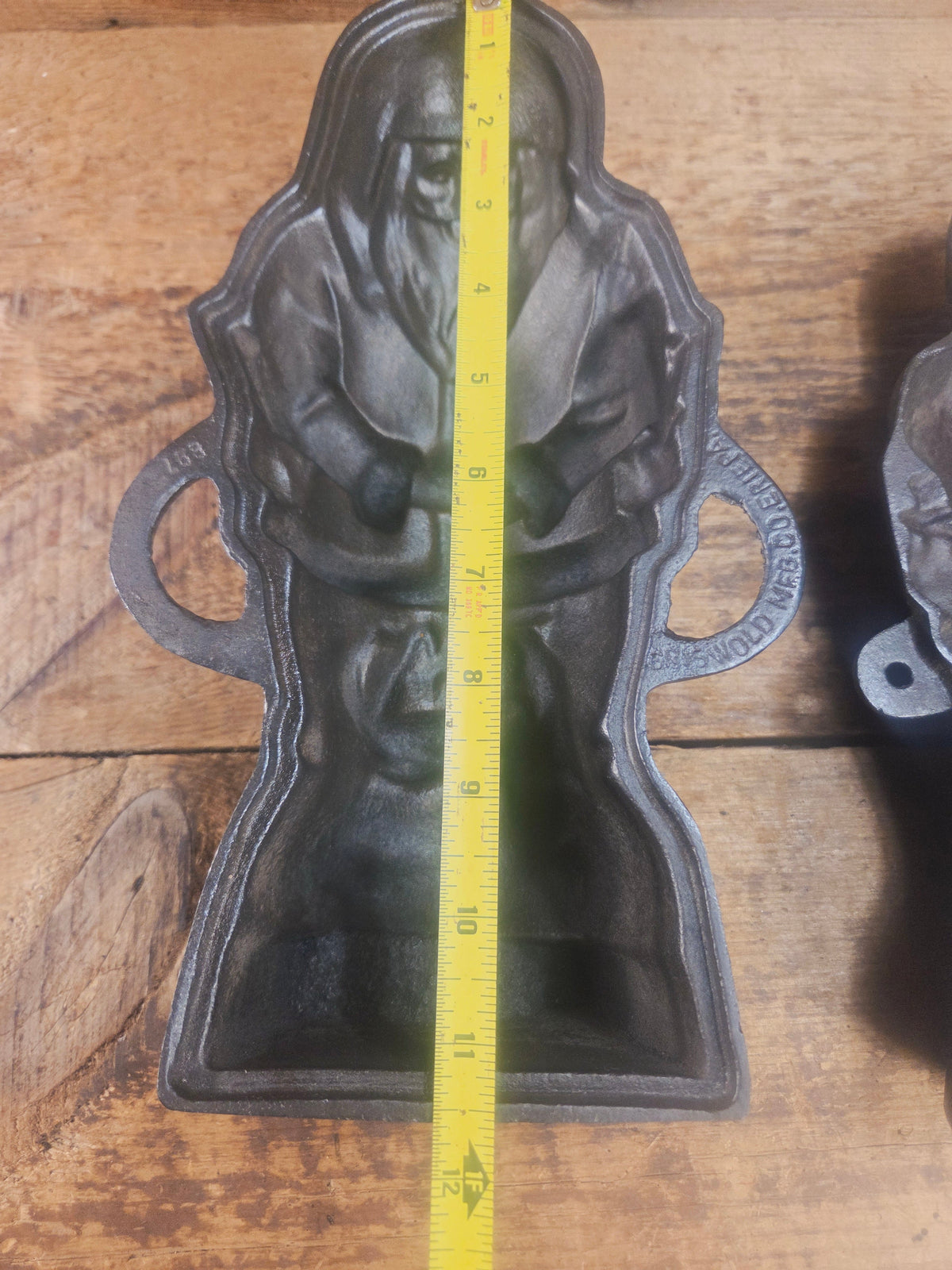 Ho Ho Hold the SHOW!! The Authentic #897/898 Griswold SANTA Cake Mold (Hello Kiddies!). Many copies are out there see