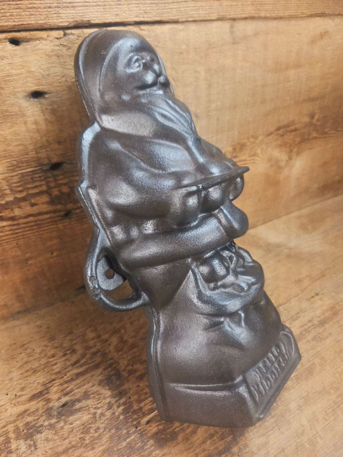 Ho Ho Hold the SHOW!! The Authentic #897/898 Griswold SANTA Cake Mold (Hello Kiddies!). Many copies are out there see