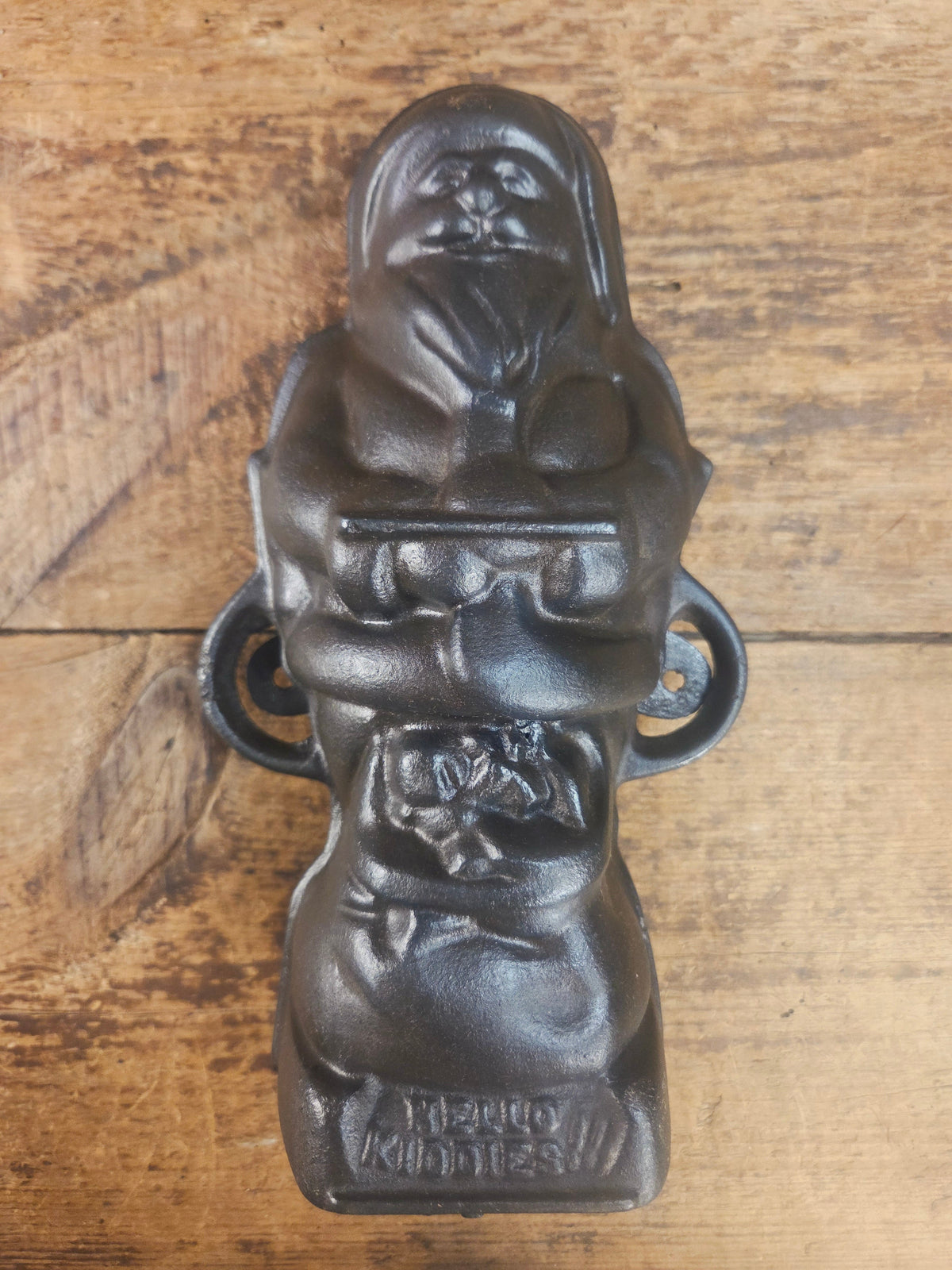 Ho Ho Hold the SHOW!! The Authentic #897/898 Griswold SANTA Cake Mold (Hello Kiddies!). Many copies are out there see