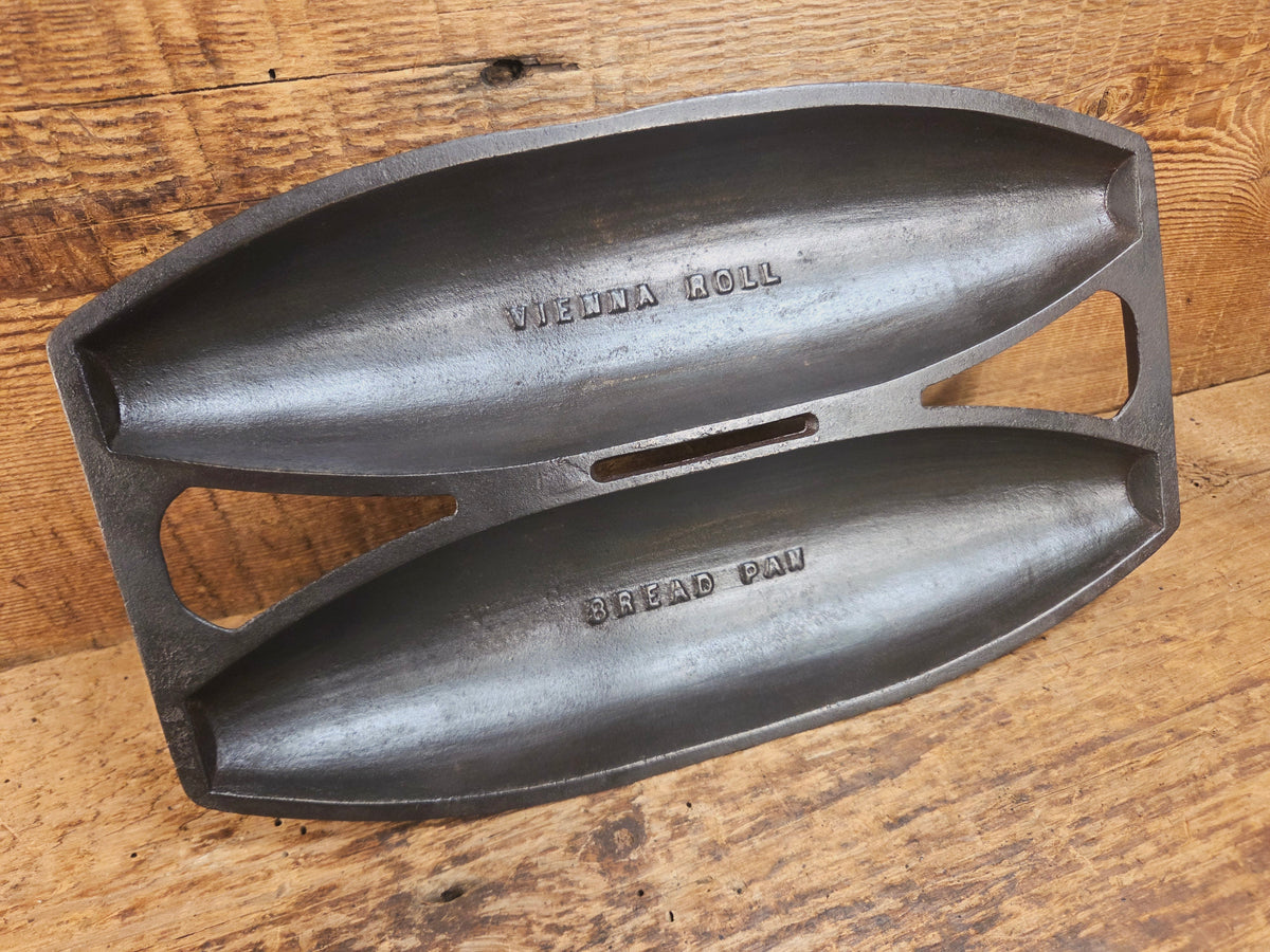 Calling all sourdough fanatics! This Griswold 2 Cup Vienna Bread Pan is a tough one to find! 1920’s Era Raised Letter