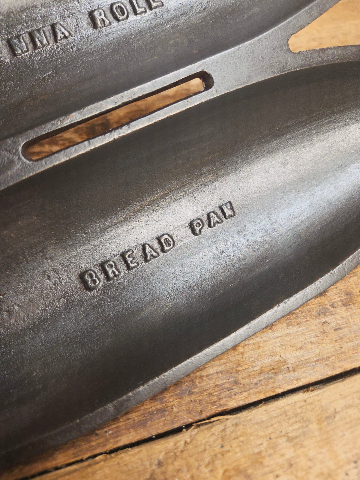 Calling all sourdough fanatics! This Griswold 2 Cup Vienna Bread Pan is a tough one to find! 1920’s Era Raised Letter