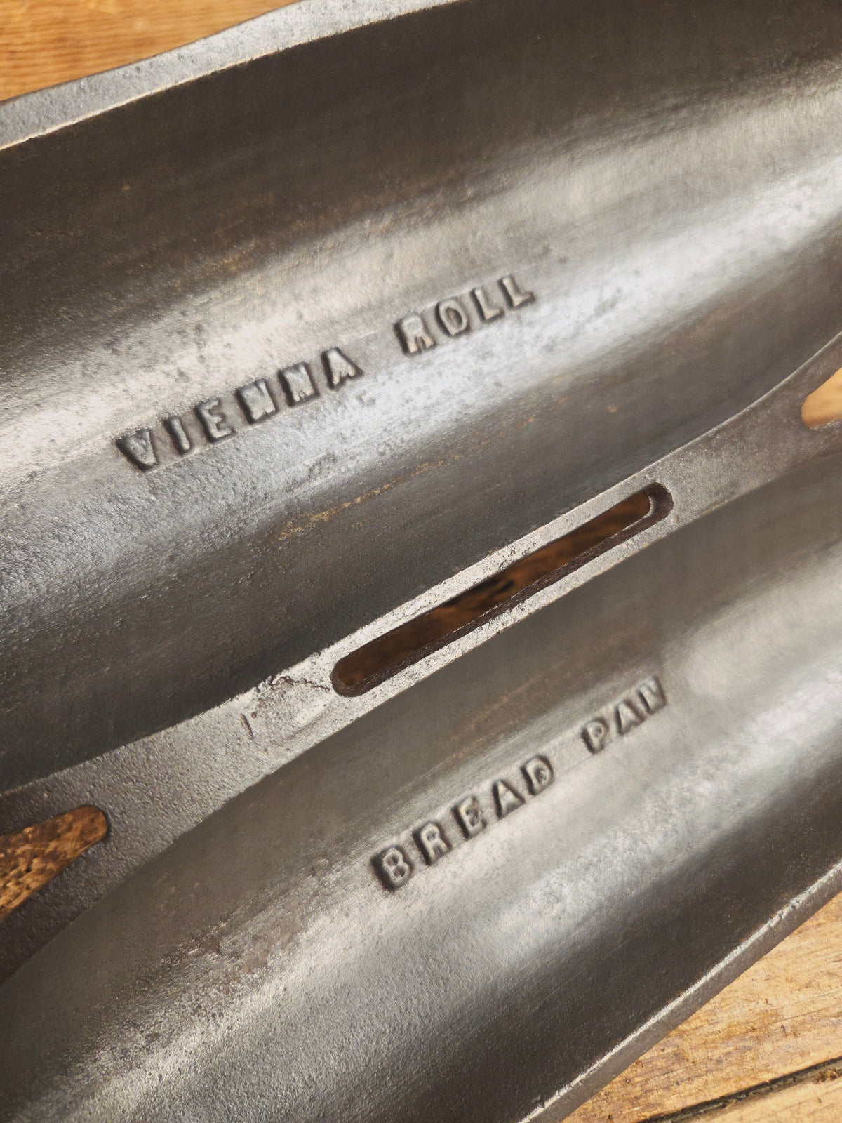 Calling all sourdough fanatics! This Griswold 2 Cup Vienna Bread Pan is a tough one to find! 1920’s Era Raised Letter