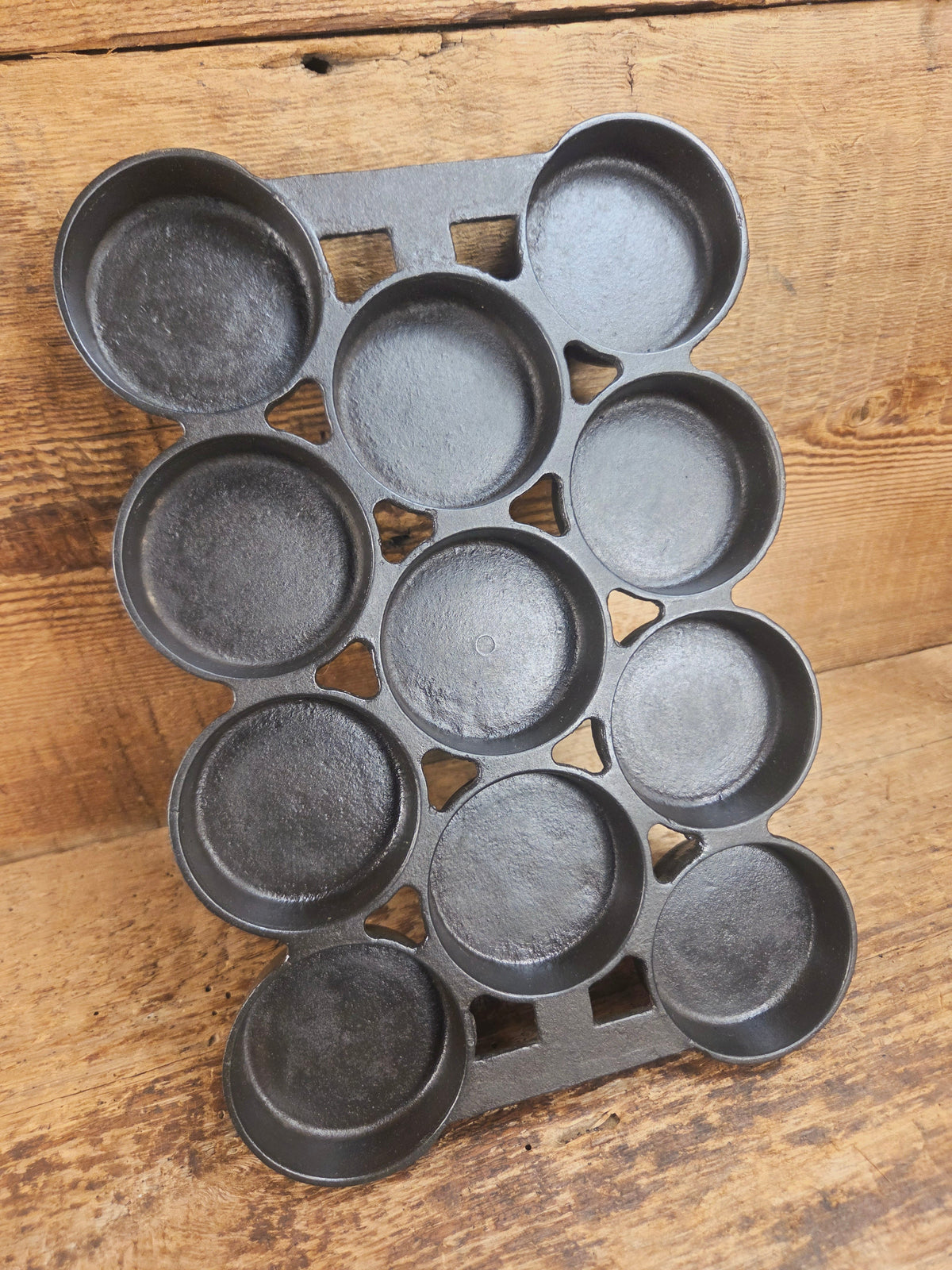 HTF 1920’s Griswold No. 1 Gem Pan Variation 1 11 cup p/n 940. Rarity 4 Bakeware
