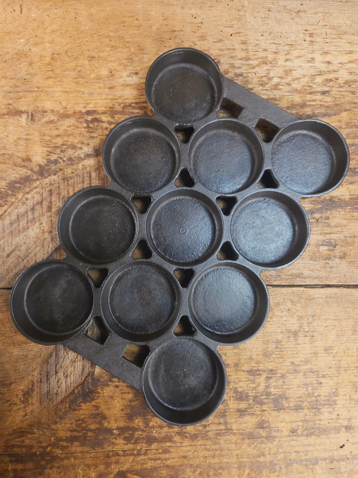 HTF 1920’s Griswold No. 1 Gem Pan Variation 1 11 cup p/n 940. Rarity 4 Bakeware