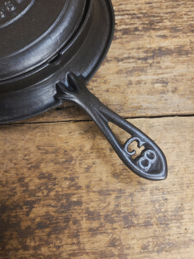WOW VERY cool and tough to find! Early 1900’s Fanner Mfg Co No. 8 Crescent Cast Iron Waffle Maker with Low Base. Harder