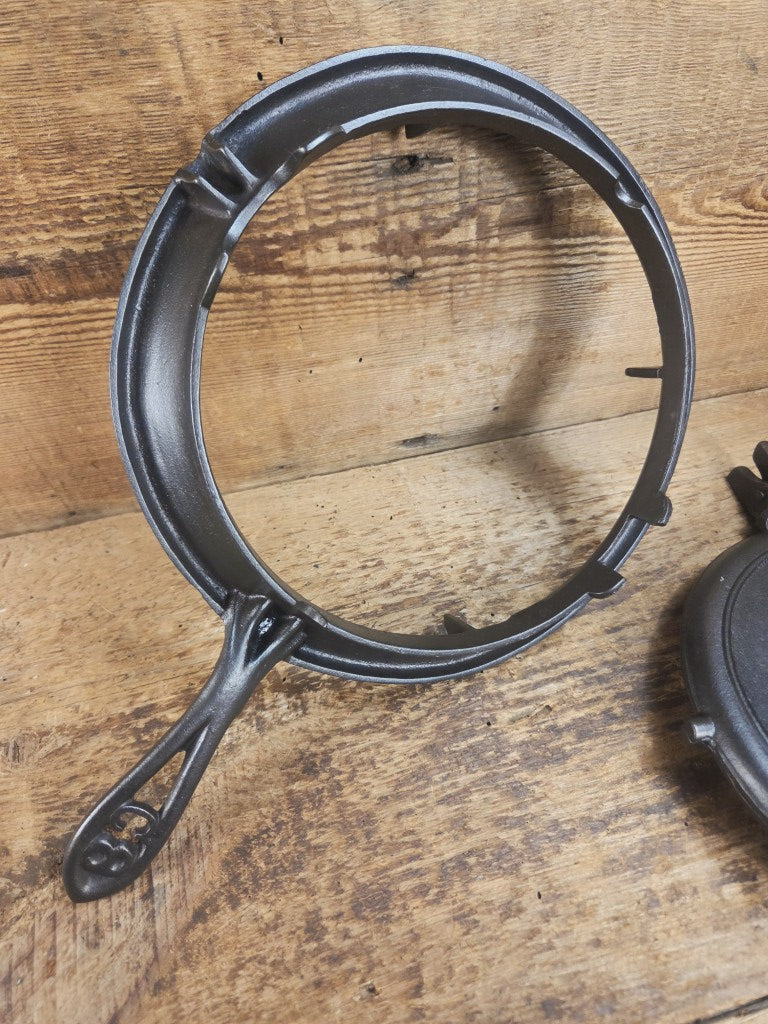 WOW VERY cool and tough to find! Early 1900’s Fanner Mfg Co No. 8 Crescent Cast Iron Waffle Maker with Low Base. Harder