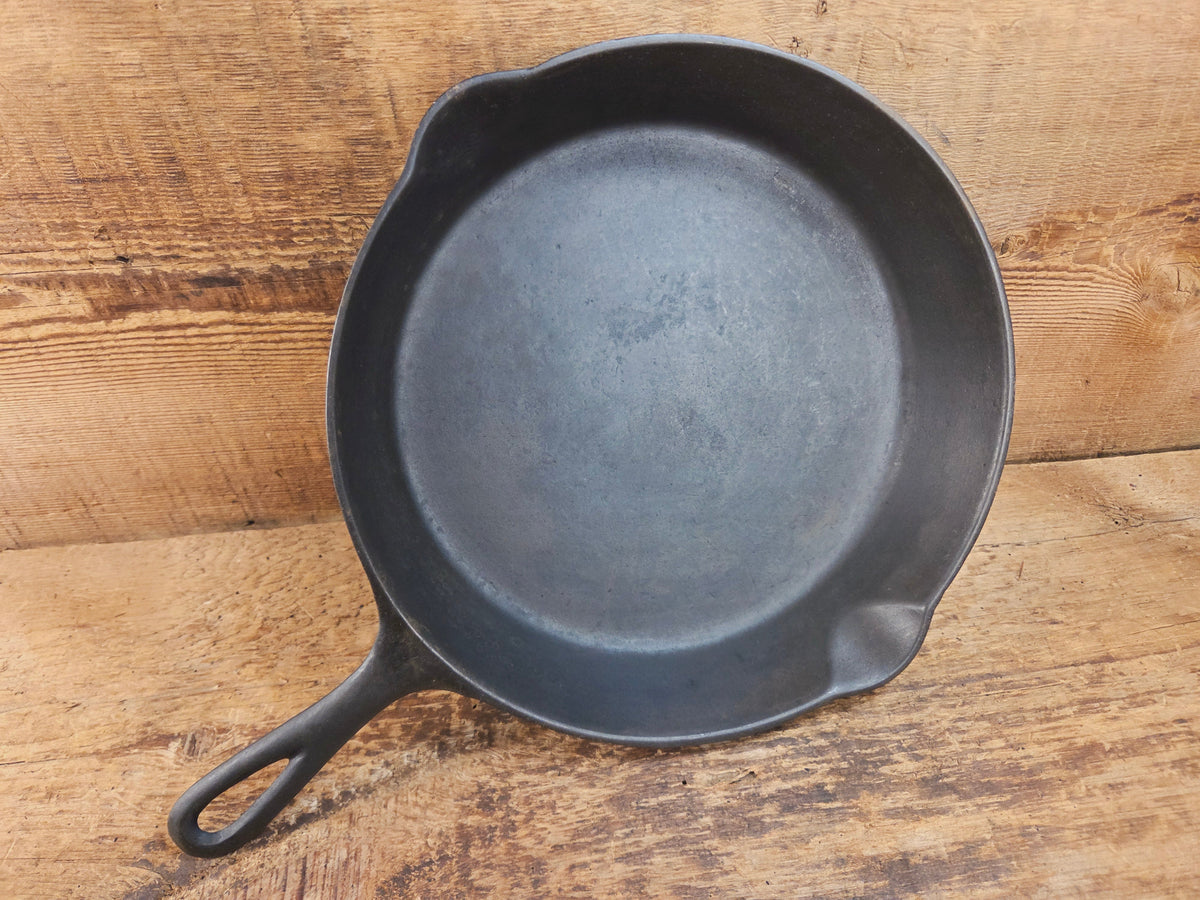 1910’s very early Lodge #8 Cast Iron Skillet with Single Notch and Raised C Skillet