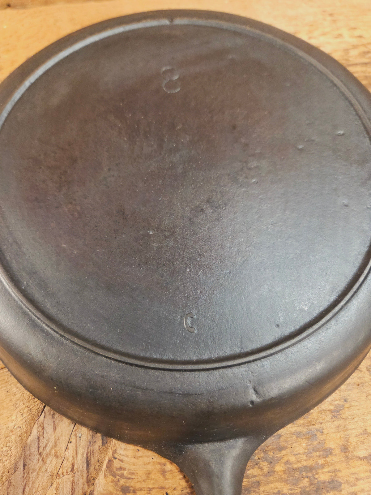 1910’s very early Lodge #8 Cast Iron Skillet with Single Notch and Raised C Skillet
