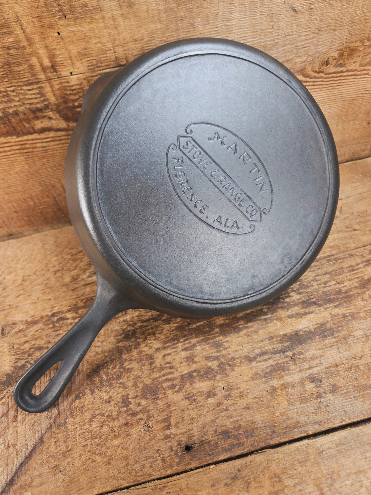 HTF Martin Stove & Range Co. #7 Cast Iron Skillet with ’Hamburger’ Logo. Versatile and elegant Skillet