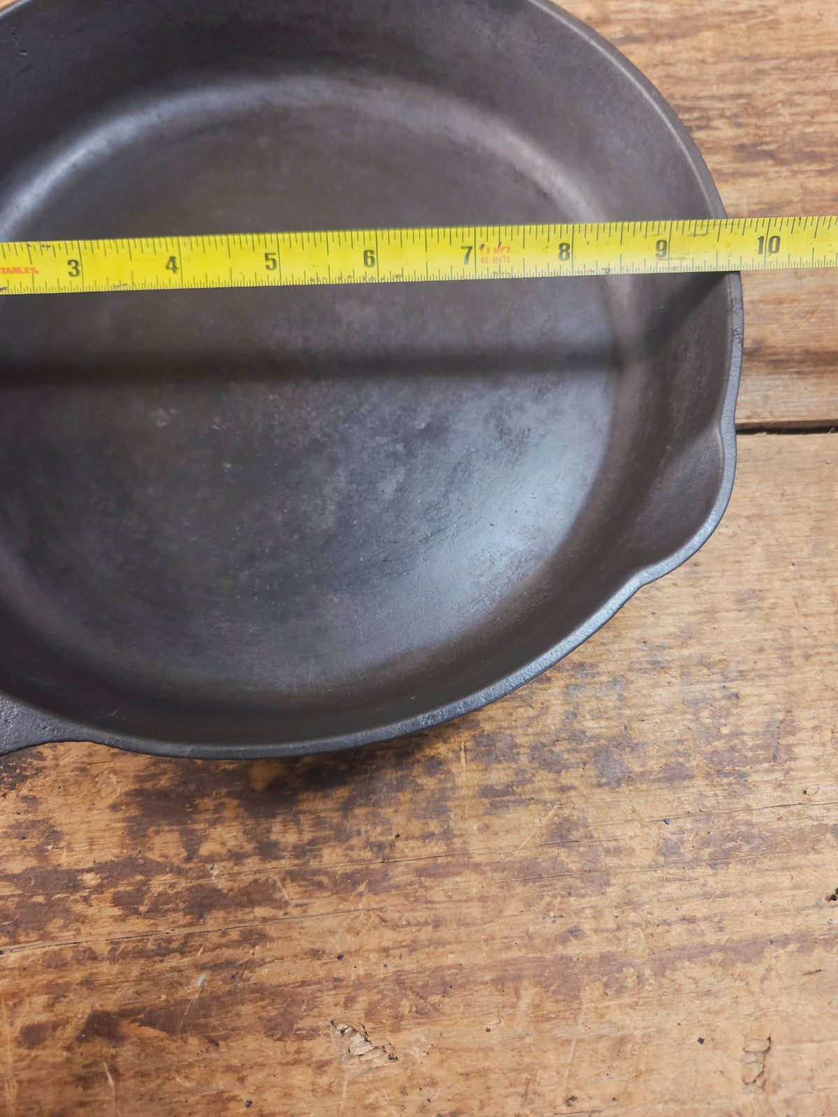 HTF Martin Stove & Range Co. #7 Cast Iron Skillet with ’Hamburger’ Logo. Versatile and elegant Skillet