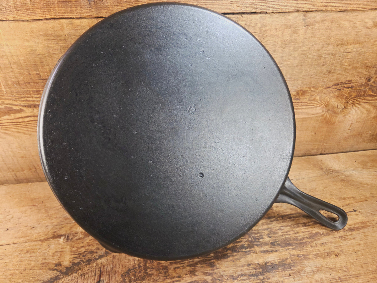 Awesome and tough to find! Scarce smooth bottom #12 Vollrath cast iron skillet. This is a conversation starter! Skillet