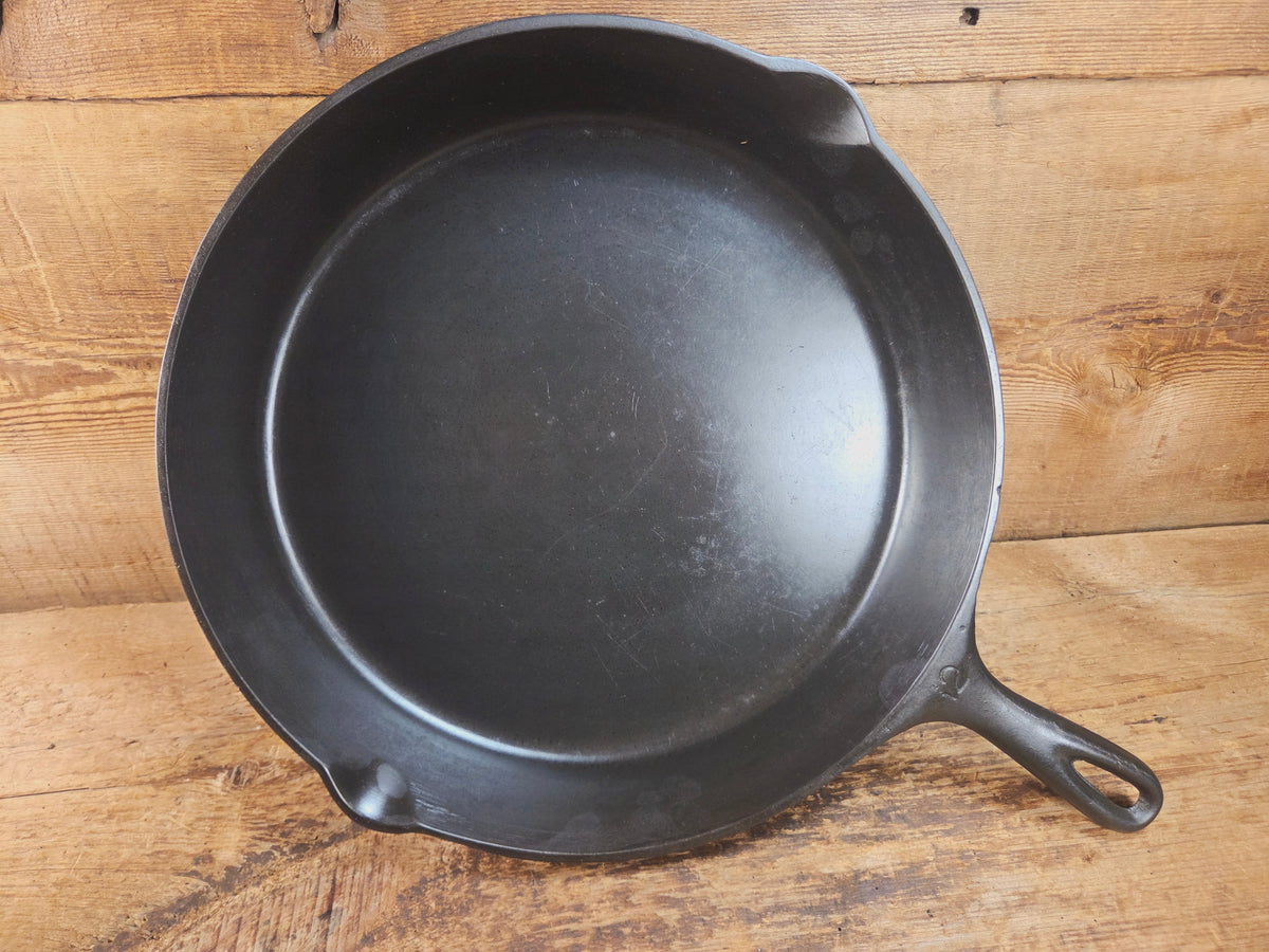 Awesome and tough to find! Scarce smooth bottom #12 Vollrath cast iron skillet. This is a conversation starter! Skillet
