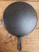 Awesome and tough to find! Scarce smooth bottom #12 Vollrath cast iron skillet. This is a conversation starter! Skillet