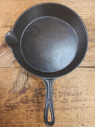 Antique gate-marked unknown #8 skillet. Est 1880’s. Left single spout heat ring bottom w/ semi fancy handle Skillet