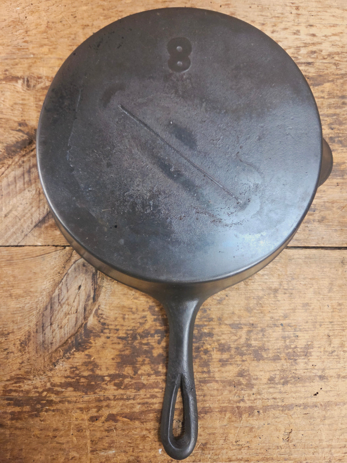 Antique gate-marked unknown #8 skillet. Est 1880’s. Left single spout heat ring bottom w/ semi fancy handle Skillet