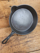 Antique gate-marked unknown #8 skillet. Est 1880’s. Left single spout heat ring bottom w/ semi fancy handle Skillet