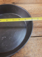 Antique gate-marked unknown #8 skillet. Est 1880’s. Left single spout heat ring bottom w/ semi fancy handle Skillet