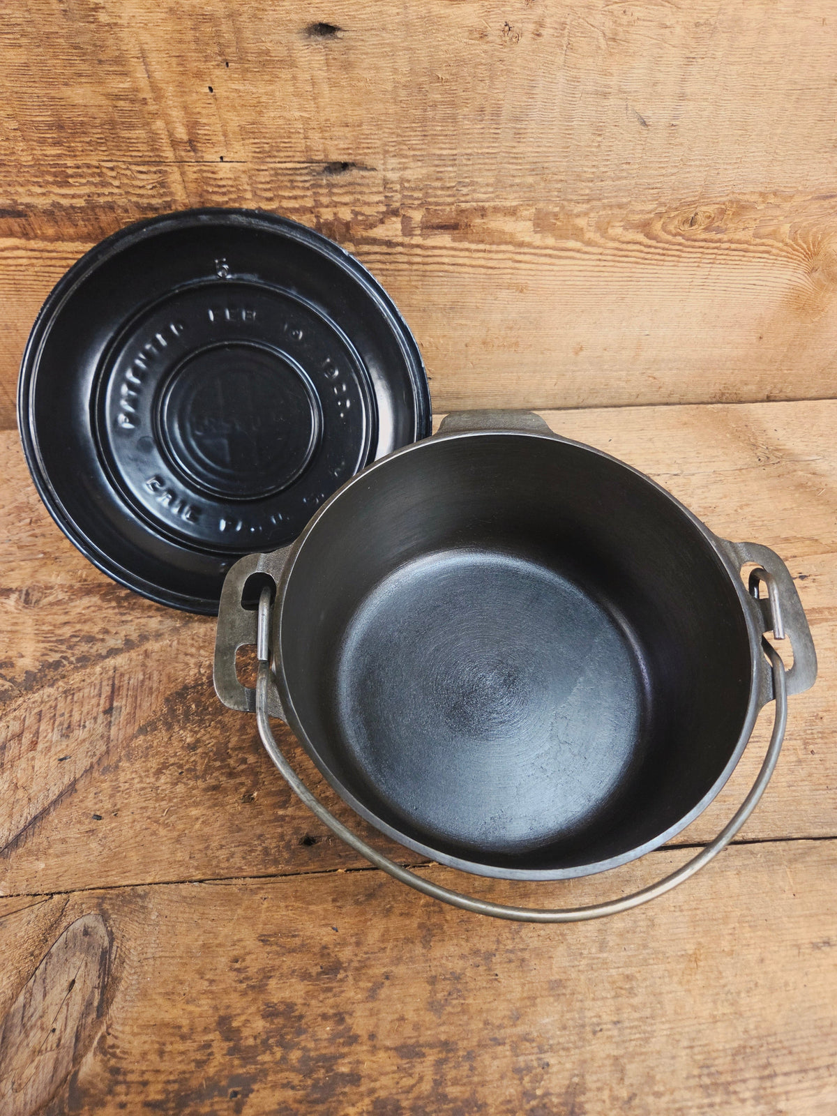 WOW Hard to Find and the cutest Dutch oven EVER. 1920’s Griswold #6 Tite-Top Cast Iron Dutch Oven High Dome Lid with EZ