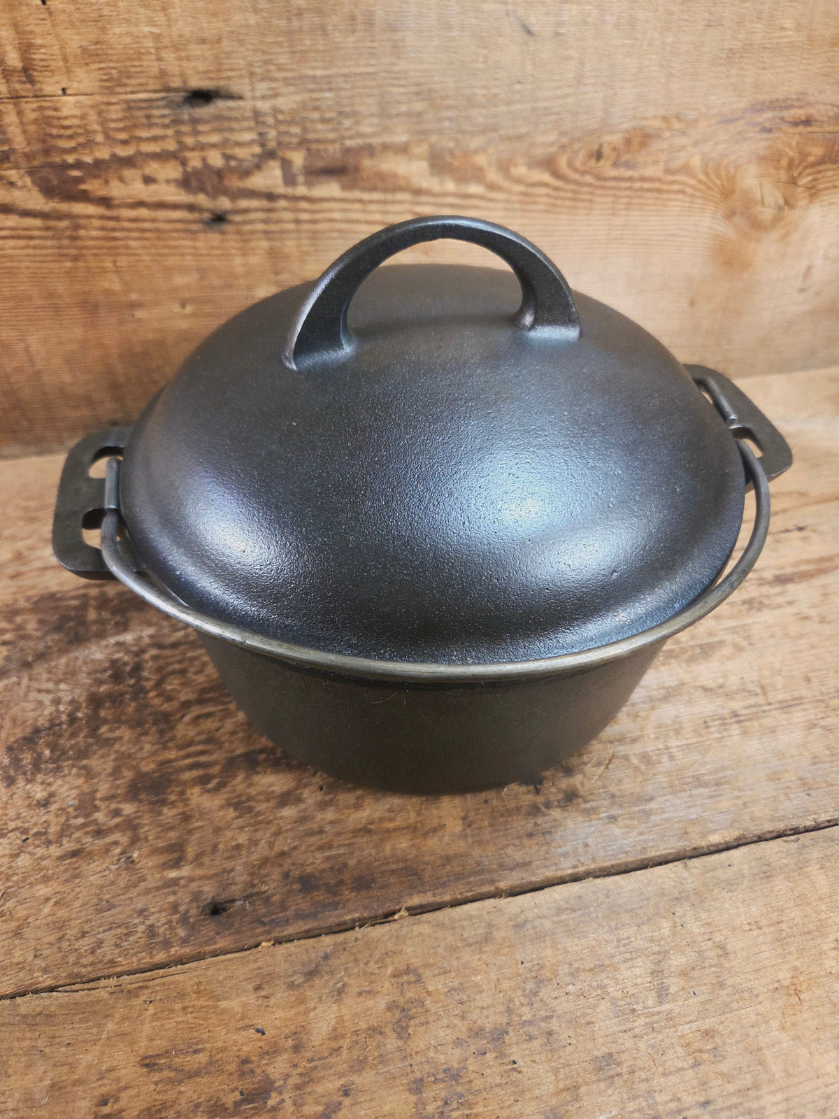 WOW Hard to Find and the cutest Dutch oven EVER. 1920’s Griswold #6 Tite-Top Cast Iron Dutch Oven High Dome Lid with EZ
