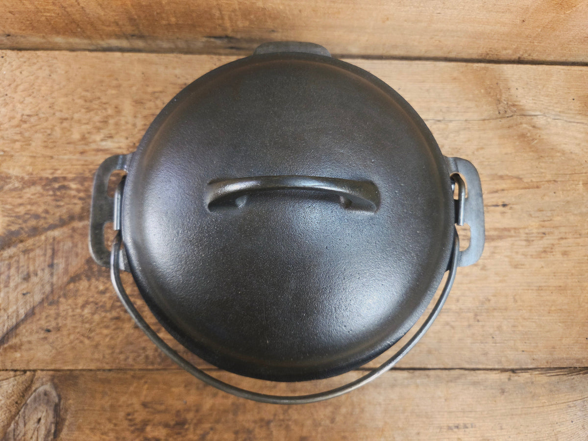 WOW Hard to Find and the cutest Dutch oven EVER. 1920’s Griswold #6 Tite-Top Cast Iron Dutch Oven High Dome Lid with EZ