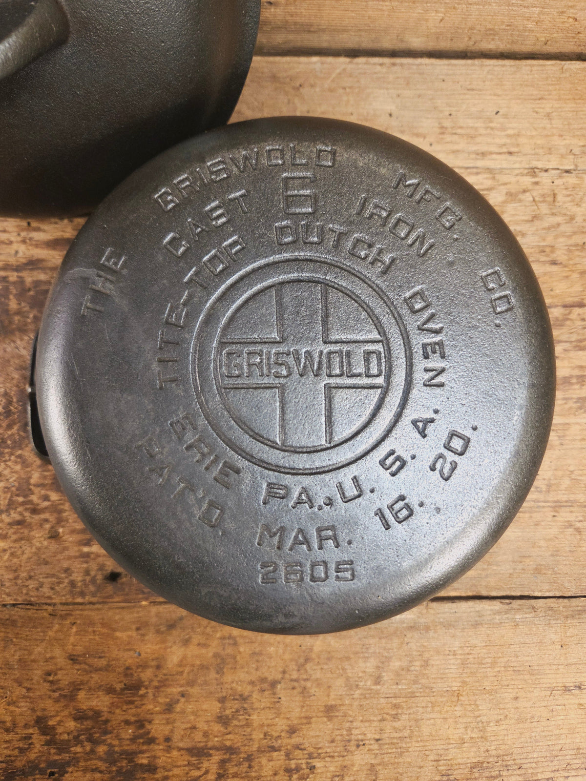 WOW Hard to Find and the cutest Dutch oven EVER. 1920’s Griswold #6 Tite-Top Cast Iron Dutch Oven High Dome Lid with EZ