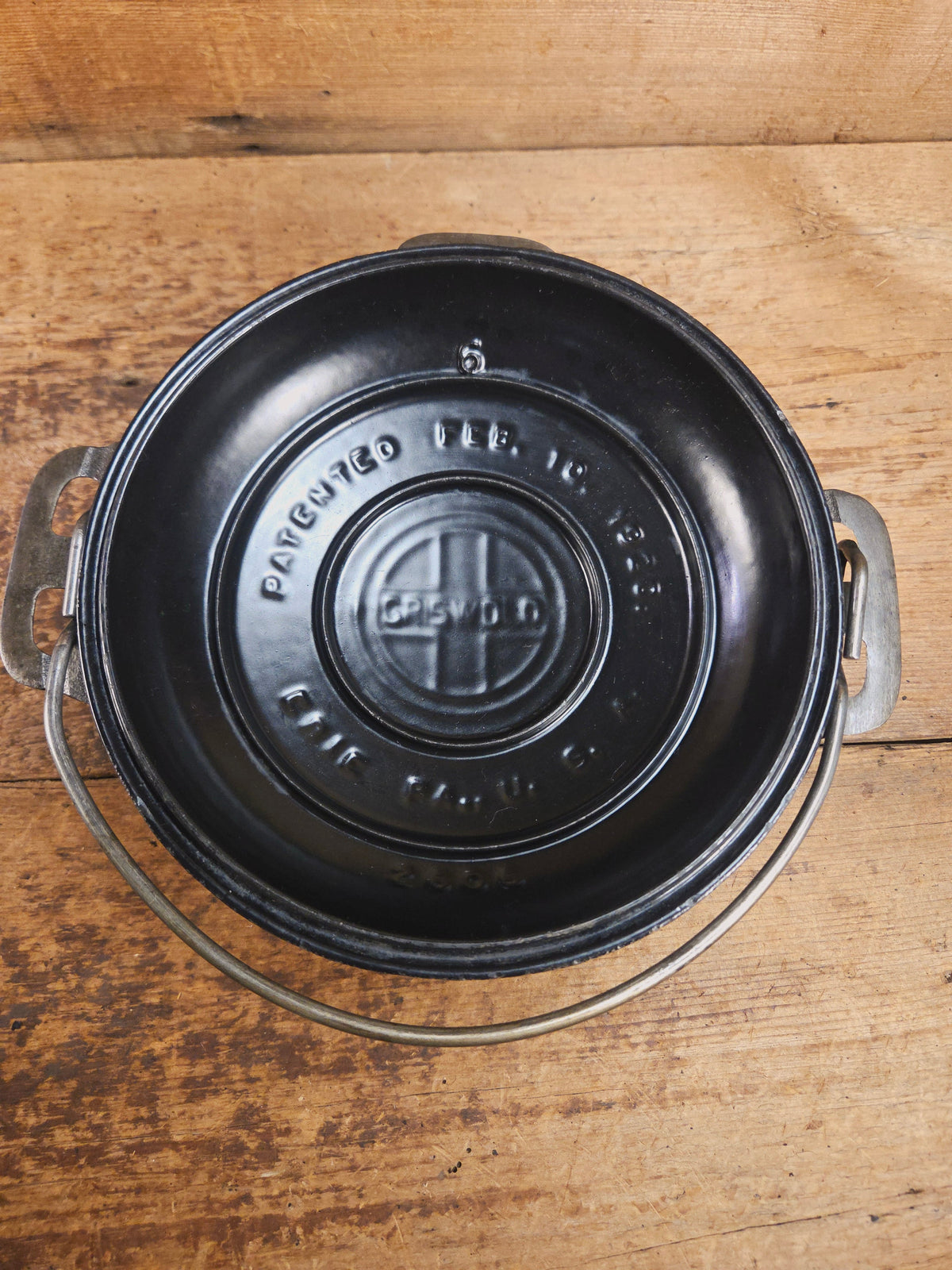 WOW Hard to Find and the cutest Dutch oven EVER. 1920’s Griswold #6 Tite-Top Cast Iron Dutch Oven High Dome Lid with EZ
