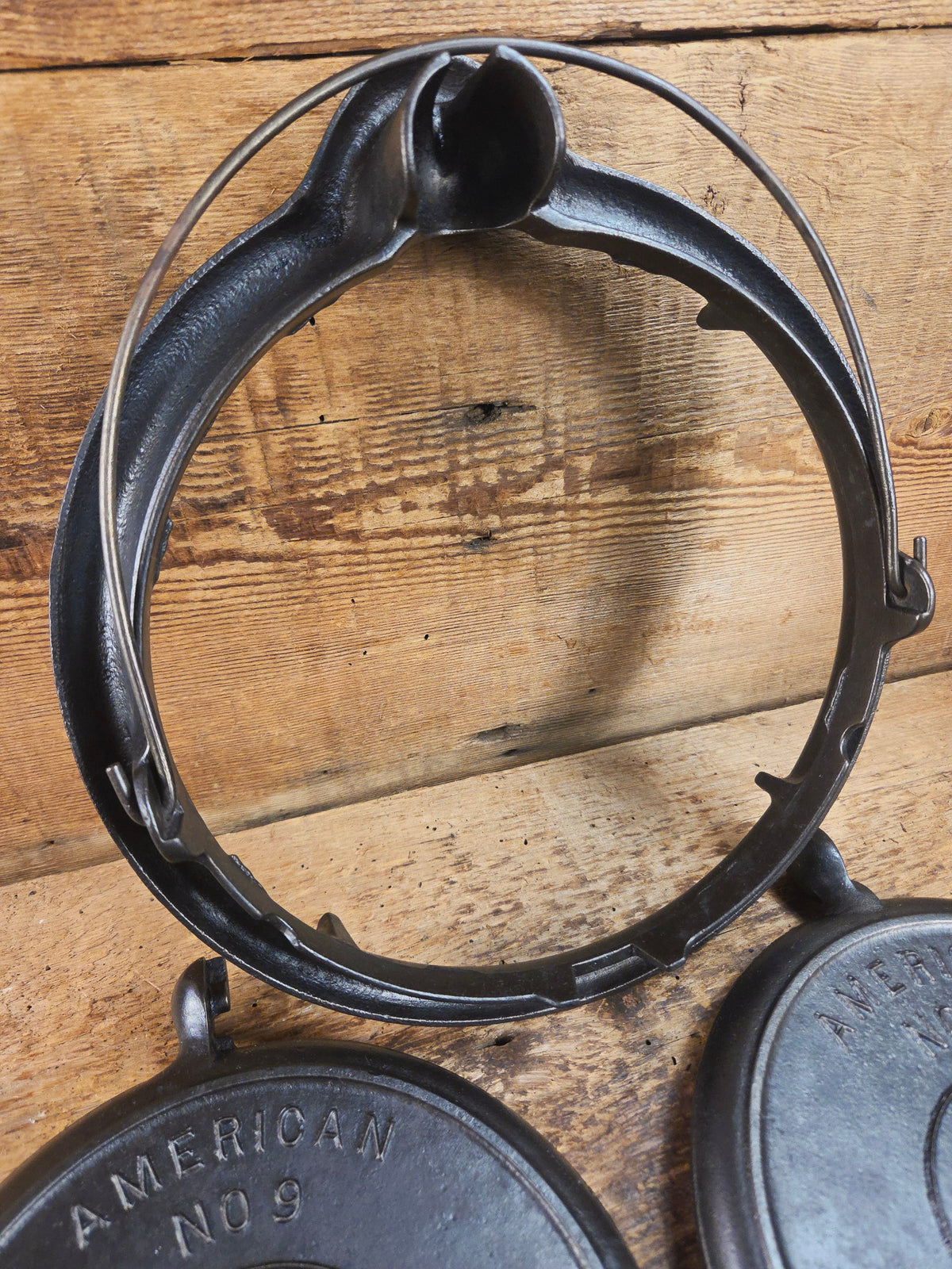 Gorgeous and the biggest made! Hard to Find 1930’s Griswold #9! waffle iron with short base. 316/317 Paddles matching
