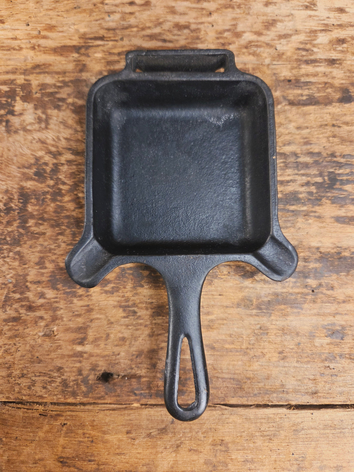 Collectible Griswold 770 Ashtray / Spoon Rest. Small Novelty cast iron skillet for display or stove! Fully Restored so