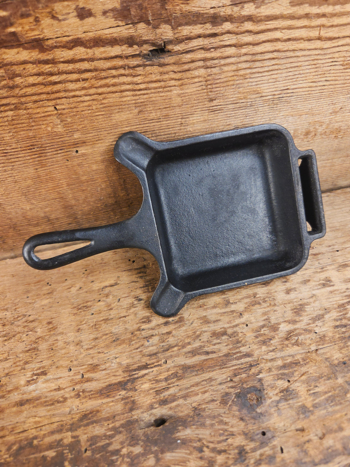 Collectible Griswold 770 Ashtray / Spoon Rest. Small Novelty cast iron skillet for display or stove! Fully Restored so
